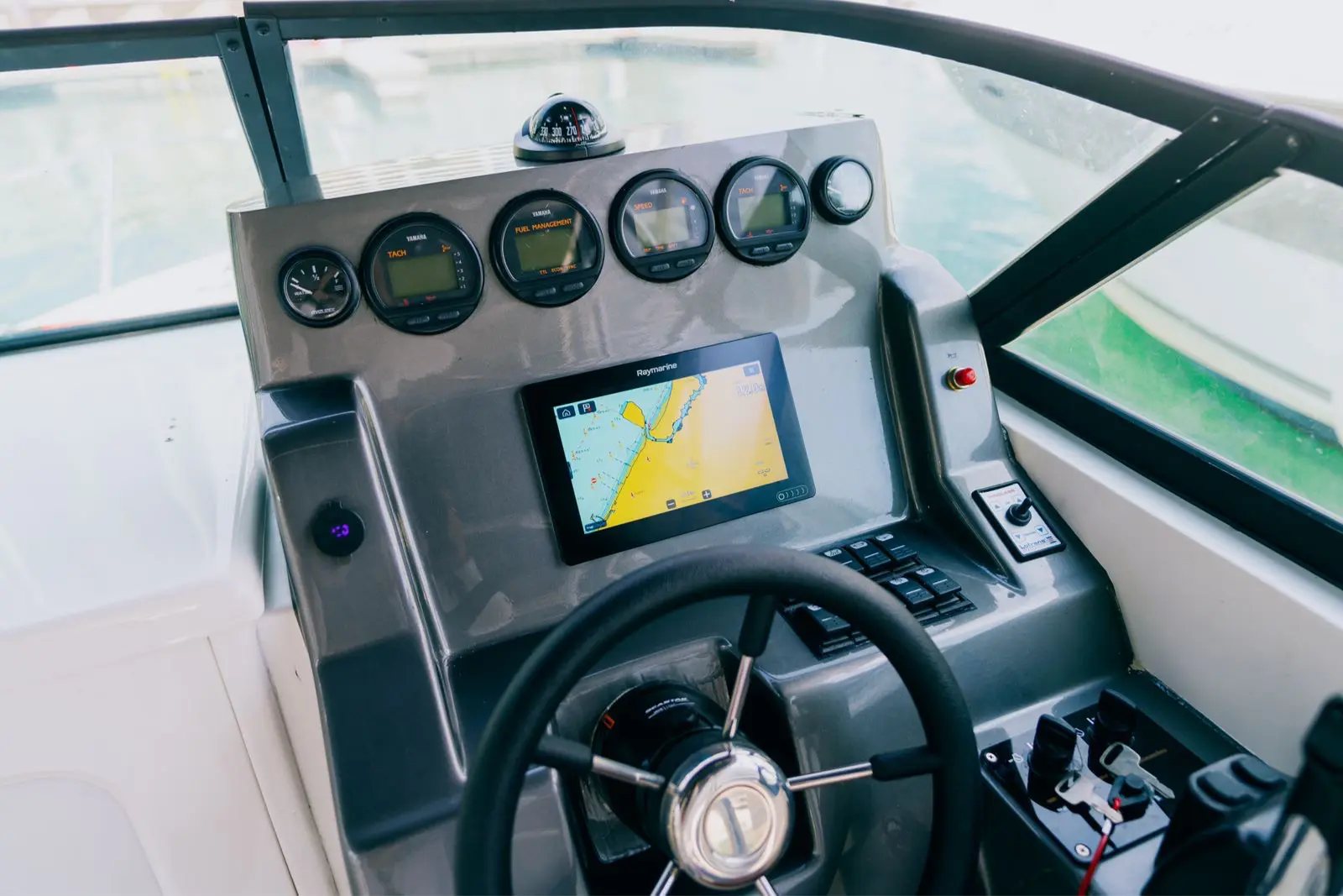 sleek boat navigation 2