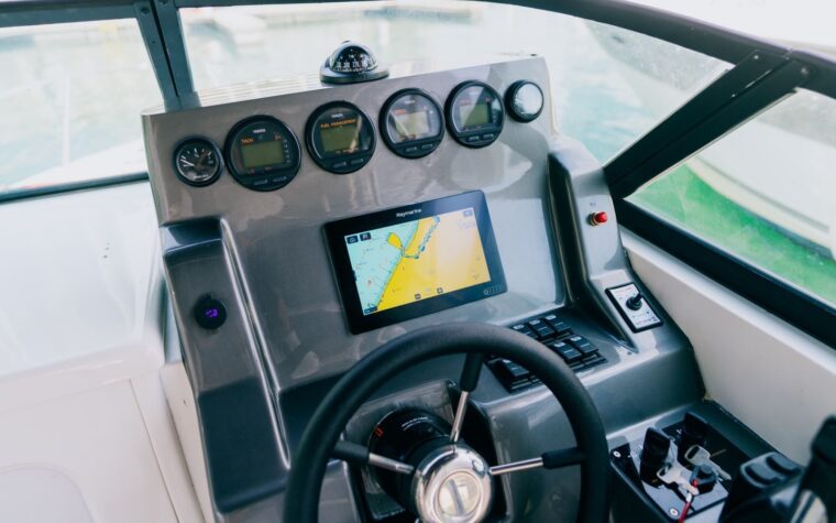 Helm instruments and chartplotter on the 31ft mini-yacht